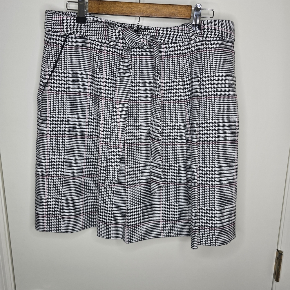 Karl Lagerfeld Black and White Houndstooth Tie Front Knee Length Skirt Size 12
